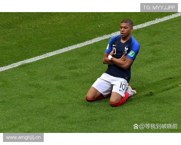 姆巴佩的豪宅里竟然有个迷你球场？这生活也太梦幻了吧！