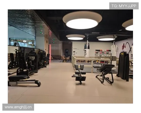 郭昊文这自律程度，凌晨四点健身房打卡是人干的事？